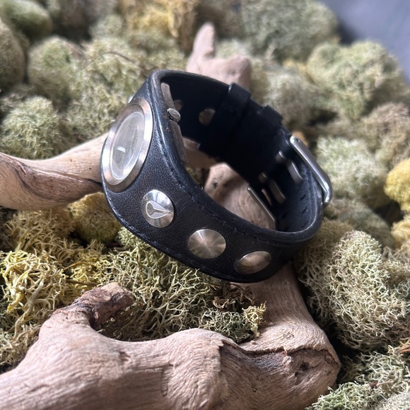 Nixon watch: Naughty in black